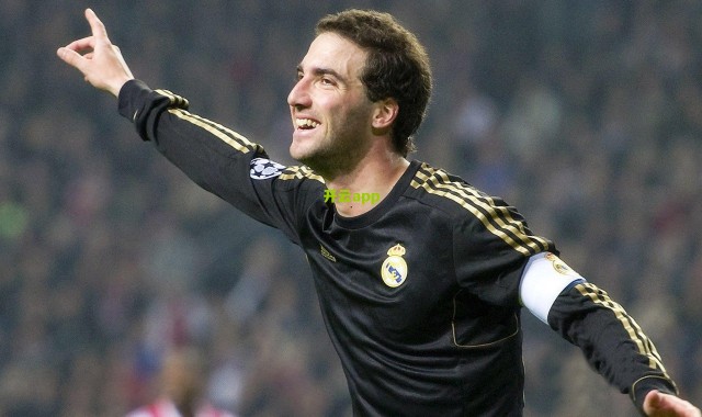 开云网页版-青春风暴席卷都灵！尤文半场三球摧垮克雷莫内塞，戴维、伊尔迪兹双星闪耀