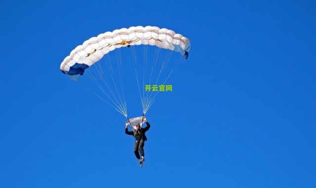 kaiyun-攻其不备！雷霆新星鬼手抢断引爆反击 吉迪抢断萨尔上演一条龙飞扣震撼全场