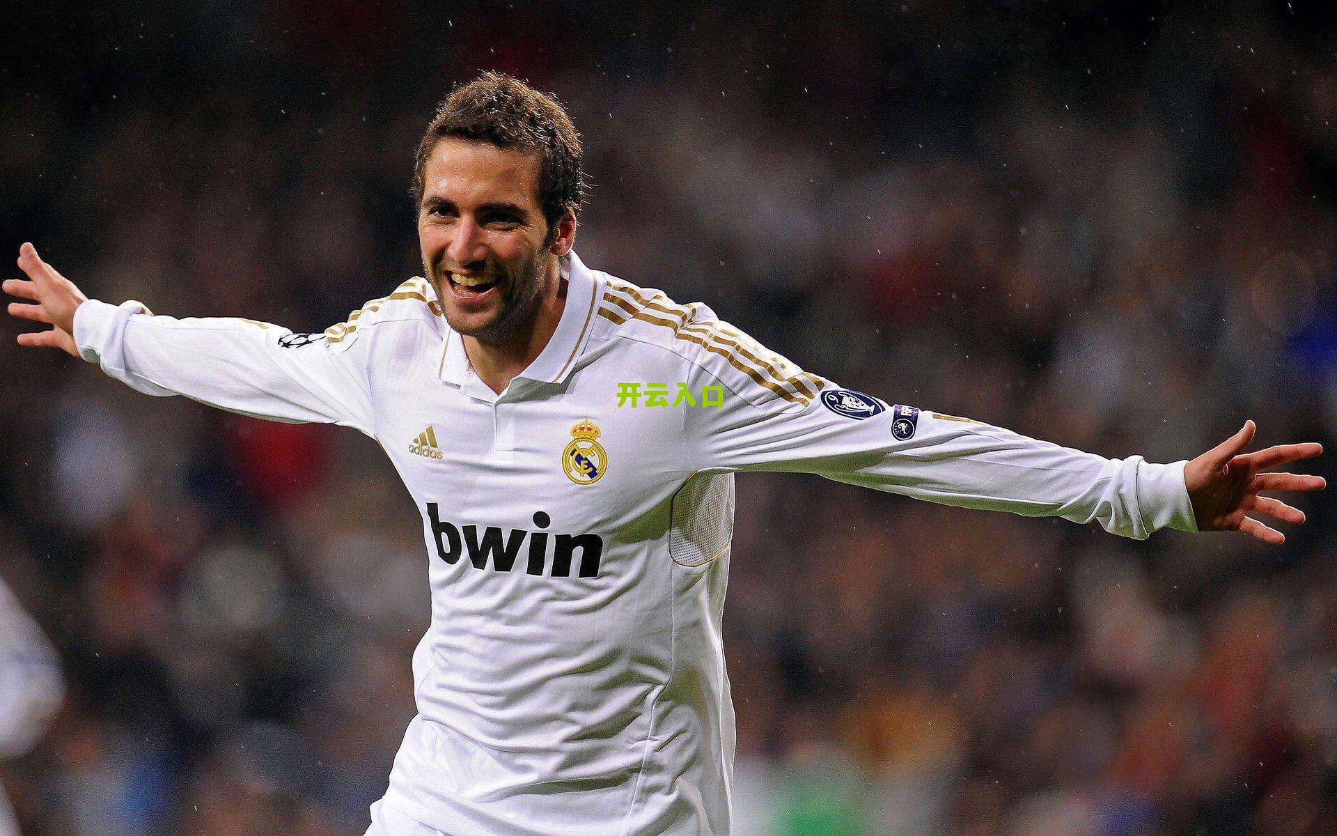 校园足球新纪录诞生！初中生120分钟连续颠球破万，幕后教练铸就非凡毅力